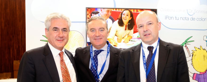 El equipo de Air Liquide, de izquierda a derecha: Juan José Antuña, delegado; Julio de la Rosa, director de Market Access del Grupo Air Liquide; y Juan Sieiro, director autonómico de Galicia. 