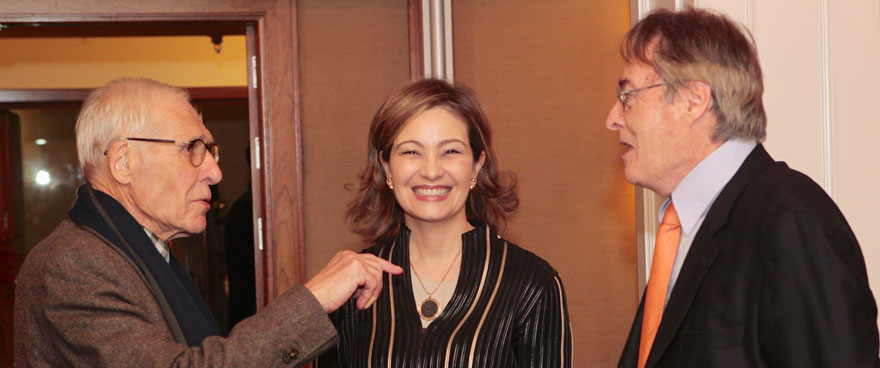 Aniceto Luis Charro, presidente de honor de Asomega, Inmaculada Ramos, vicepresidenta de Asomega, y el secretario de la misma entidad, Adolfo de la Fuente.