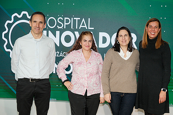 Xabier Zubeldia Caminos, Subdirector Médico de la Organización Sanitaria Integrada Donostialdea; Mercedes Sota, Jefa de la Unidad de Gestión Clínica de los Laboratorios de Gipuzkoa; Eider Uzkudun y Yeshika Merino.