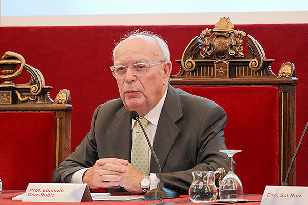 Eduardo Díaz Rubio, presidente de la Real Academia de Medcina.