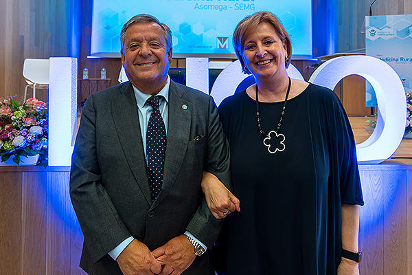 Julio Ancochea con Pilar Rodríguez Ledo, vicepresidenta de SEMG.