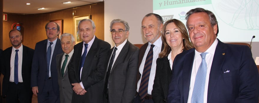 Julio Zarco, director general de Coordinación de la Atención al Ciudadano y Humanización de la Asistencia Sanitaria de la Comunidad de Madrid; Ángel Gabilondo, portavoz del PSOE en la Asamblea de Madrid y exministro de Educación; Miguel Carrero, presidente del grupo PSN; Xosé Ramón Ónega, delegado de la Xunta de Galicia en Madrid y director de la Casa de Galicia; José María Sanz, rector de la UAM; José María Pino, presidente de Sanitaria 2000; Virginia Donado-Zamarrón, presidenta de Inidress y Julio Ancochea, presidente de Asomega.