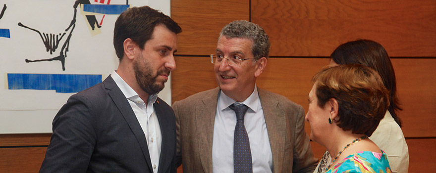 Antoni Comín; Sebastián Celaya, consejero de Sanidad, Bienestar Social y Familia de Aragón y María Luisa Real, consejera de Sanidad y Servicios Sociales de Cantabria. 