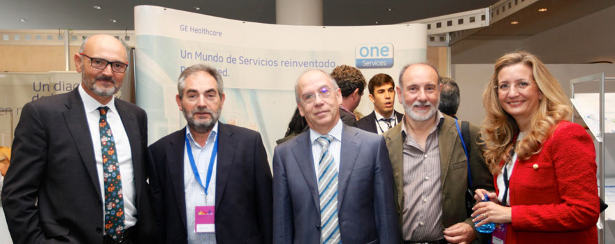 Javier Azofra, del Servicio de Eletromedcina de GE; José Luis de los Frailes, subdirector de Infraestructuras de la Fundación Alcorcón; Miguel Ángel Gil, del Hospital Clínico Universitario Valladolid; y María de los Llanos, directora de Ventas de Servicio de España y Portugal de GE.