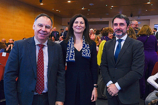 Javier Ponce, director general del CDTI; Raquel Yotti y Cristóbal Belda, director del ISCIII.