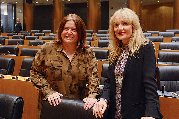 Inés Granollers y Pilar Calvo, representantes de ERC y Junts.