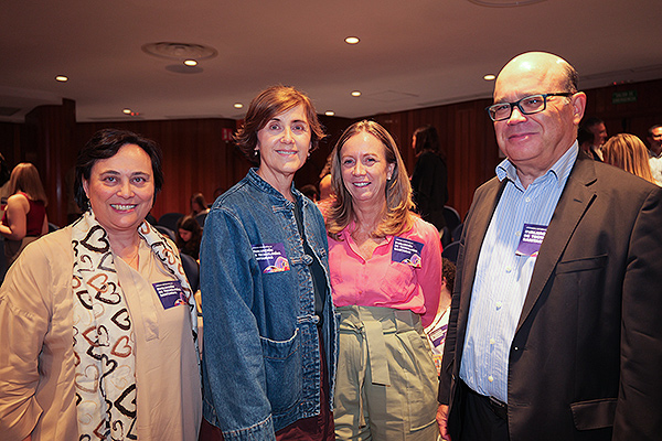 Mar Nieva, directora de Relaciones Institucionales de Lilly; Teresa Millán, directora de Asuntos Corporativos de esta compañía; Beatriz Bezos, subdirectora de Prestación Farmacéutica de Farmaindustria; y Javier Urzay, su subdirector general.