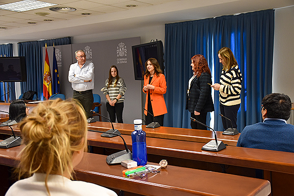  Calzón ha visitado a las comisiones evaluadoras y a las personas aspirantes que realizan su examen en la sede del Ministerio de Sanidad.