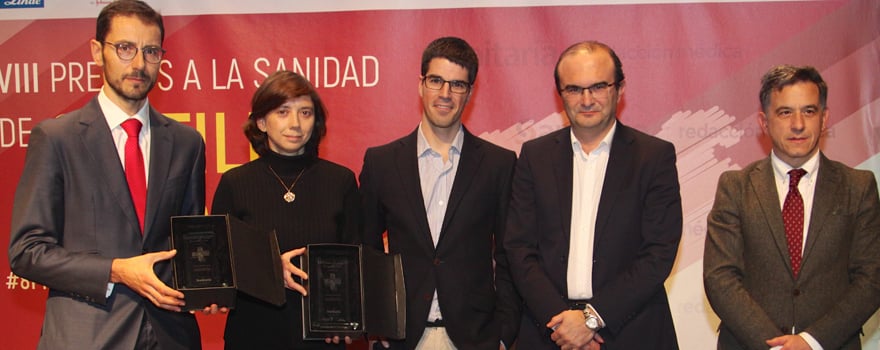 Francisco Javier López Rodríguez y Yolanda Carrascal acompañan a Pedro Luis y Luis de la Fuente Galán en la recogida del premio a mejor 