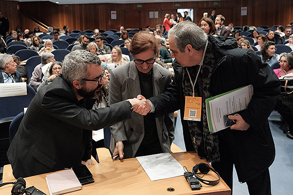 Javier Padilla, Mónica García y Jesús Aguilar, presidente del Consejo General de Colegios Oficiales de Farmacéuticos.