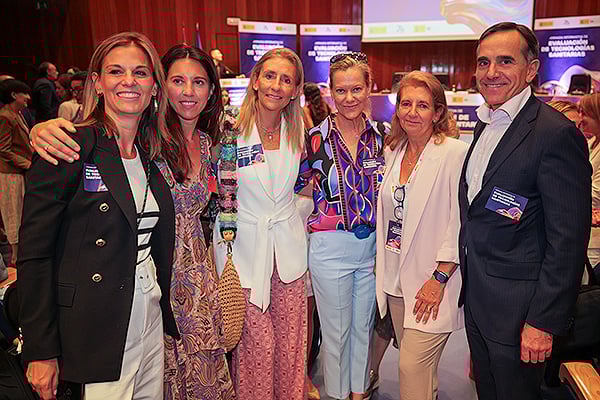 Leticia Camins, gerente de Precio y Reembolso de Astrazeneca; Marta González, directora de Acceso al Mercado de Daiichi Sankyo; Carmen Aláez, adjunta a la secretaría general de Fenin; Paloma Varja,Global Regulatory Affairs en Italfarmaco; María Aláez, directora técnica de Fenin; y Juan Yermo, director general de Farmaindustria.