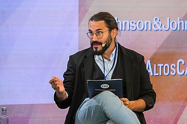 Ibáñez formula una pregunta a Padilla.