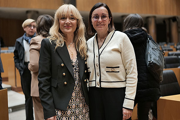 Carmen Castilla y Mar Vázquez, portavoz de Sanidad del Partido Popular.