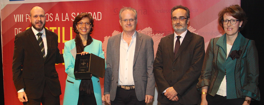 Juan Parra, Rocío Martín, Rafael Revestido y Beatriz Segovia (derecha), recogen el premio a mejor 