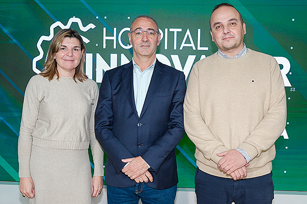 Isabel González, resposanble de Relaciones Institucional del Pais Vasco de Boehringer Ingelheim; Agustín Agirre Aranburu; y Alejandro Suárez, ejecutivo de cuentas de Boehringer Ingelheim.