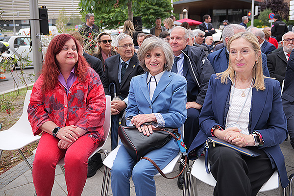 Celia Gómez, directora de Ordenación Profesional del Ministerio de Sanidad; María Luisa Carcedo; y Ana Pastor.