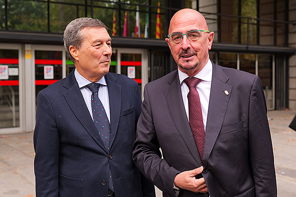 Marciano Gómez junto a César Pascual, consejero de Salud de Asturias.