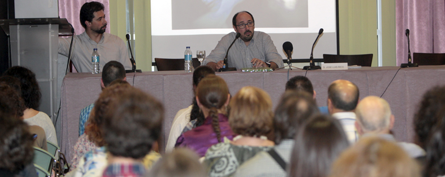 Vista de la sala del Ateneo de Madrid donde el psiquiatra David Fraguas imparte su conferencia como acto de cierre de la jornada.