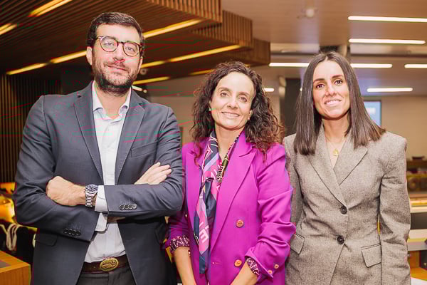 Guillermo Escacena, ejecutivo Programa ADS San Telmo Business School; Olga Ginés; y Sandra Toro, responsable de Relaciones Institucionales en ASPE.