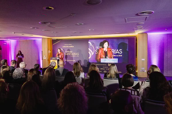 Un momento durante el discurso de Encarna Guillén Navarro.