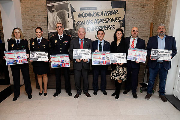 Foto de familia del CGE con el equipo de interlocutor policial sanitario. 