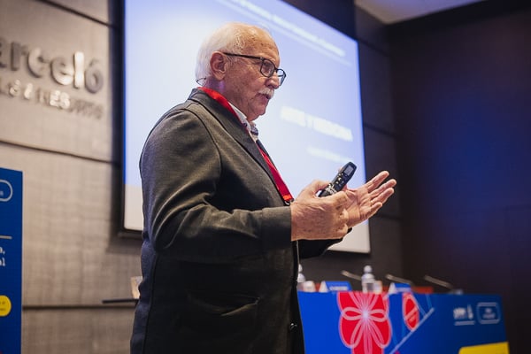  Aurelio Gómez, catedrático de Anestesia, Reanimación y Medicina del Dolor.