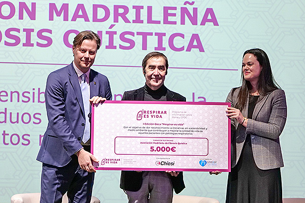 Entrega del 1º Premio para la Asociación Madrileña de Fibrosis Quística