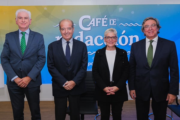 Jesús Pérez, director de Acceso al Mercado de MBA; Sergio Rodríguez, director de la Fundación Pfizer; Concepción Saavedra; y Juan López Cazorla, director de Ventas de Cirugía Robótica de Abex.