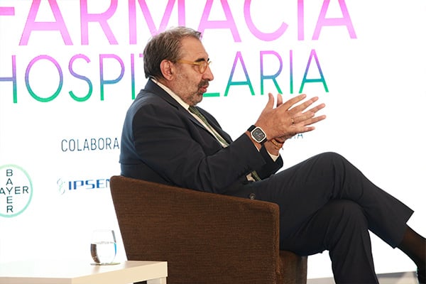 El consejero habla sobre la apuesta del Sescam en la compra centralizada de fármacos. 