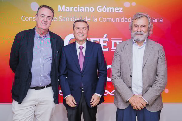 Víctor Pedreira, secretario general de la Confederación Española de Sindicatos Médicos (Cesm); Marciano Gómez; y Miguel Lázaro, presidente de Cesm. 