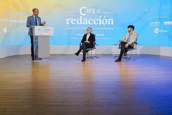 Un instante del Café de Redacción.