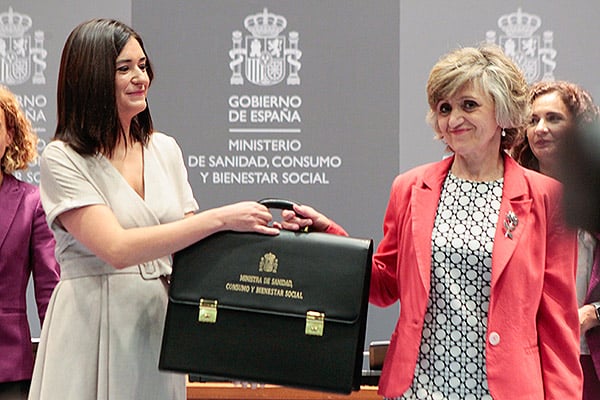 Carmen Montón cede el relevo de la cartera de Sanidad a María Luisa Carcedo.