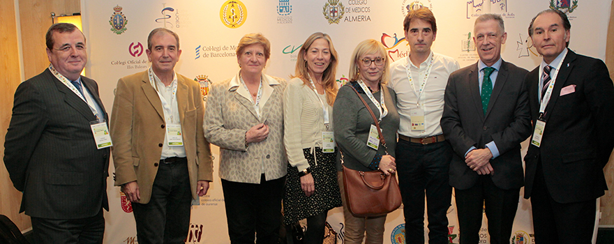 Concepción Ferrer, presidenta del Colegio Oficial de Médicos de Zaragoza junto a miembros de su equipo. 