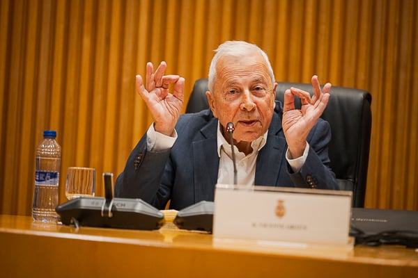  Vicente Ortún, profesor emérito del Departamento de Economía y Empresa en la Universidad Pompeu Fabra.