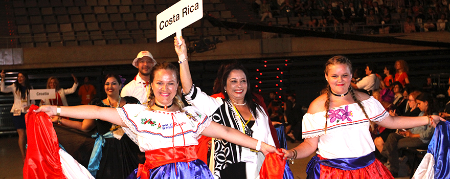 Las participantes de Costa Rica en el desfile. 