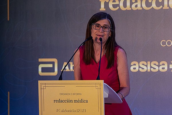 Pilar Aparicio recibe un galardón en los XVIII Premios a la Administración Sanitaria 