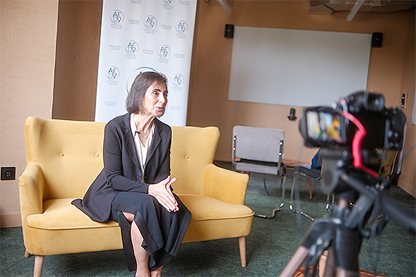  Yolanda Gilaberte durante la entrevista