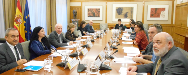 El equipo de la Ministra de Sanidad reunida con las asociaciones de pacientes.