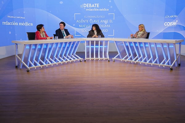 Un momento durante el debate 'El farmacéutico, agente clave ante el nuevo paradigma sociosanitario' en el plató de Redacción Médica.