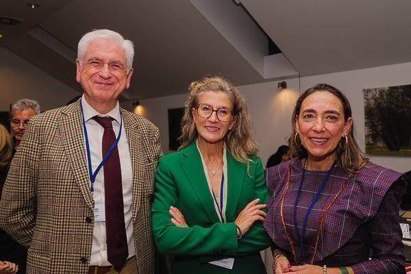 Jesús Pérez; Paloma Casado, gerente del Hospital Universitario Sureste; y María del Carmen Rodríguez, directora gerente del Complejo Asistencial de Salamanca.
