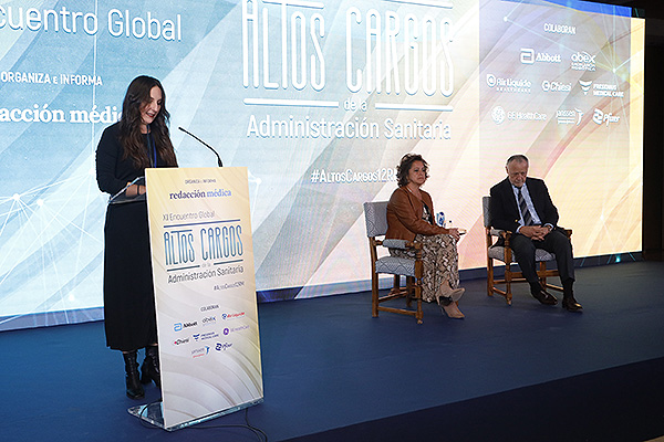 Elena González, jefa de contenidos sonoros de Redacción Médica, Catalina García y José María Pino.