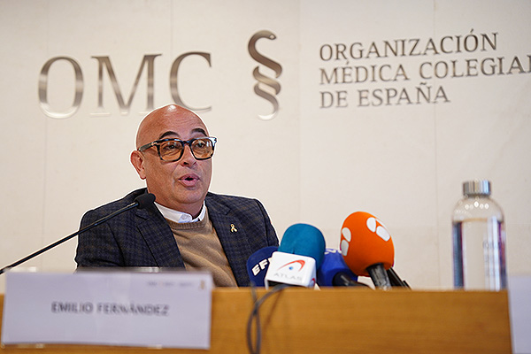 Emilio Fernández, viuda de médica agredida por un paciente