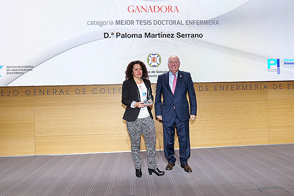 Paloma Martínez Serrano, ganadora del premio a la mejor tésis doctoral, junto a Florentino Pérez Raya.