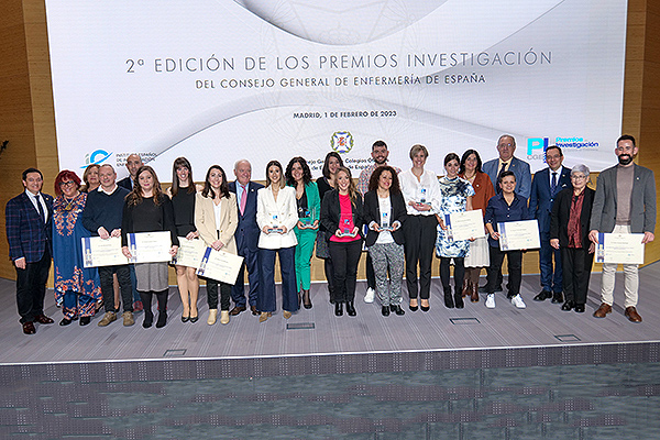 Foto de los premios junto a los finalistas y representantes del CGE.