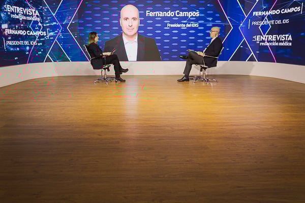 Un momento durante la entrevista en el plató de Redacción Médica.