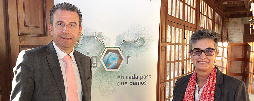 José María García, gerente de la Zona Centro-Norte de Kern Pharma, y Begoña García, key account manager biologics de Kern Pharma.