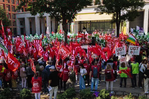 Cientos de personas se han concentrado para pedir un Estatuto Marco para avanzar.