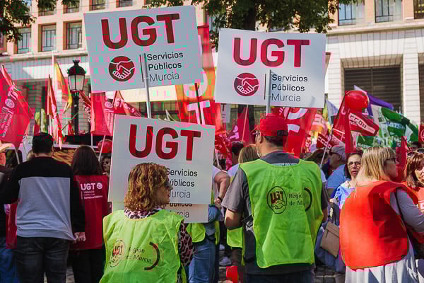 Manifestantes de todas la Comunidades Autónomas se han acercado al Ministerio de Sanidad.
