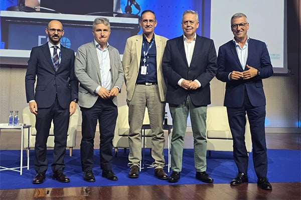Pedro Jorge Marcos, Ricardo Cao, David de la Rosa, Antonio Gómez Caamaño y Luis Verde, gerente del Área Sanitaria de A Coruña e Cee.