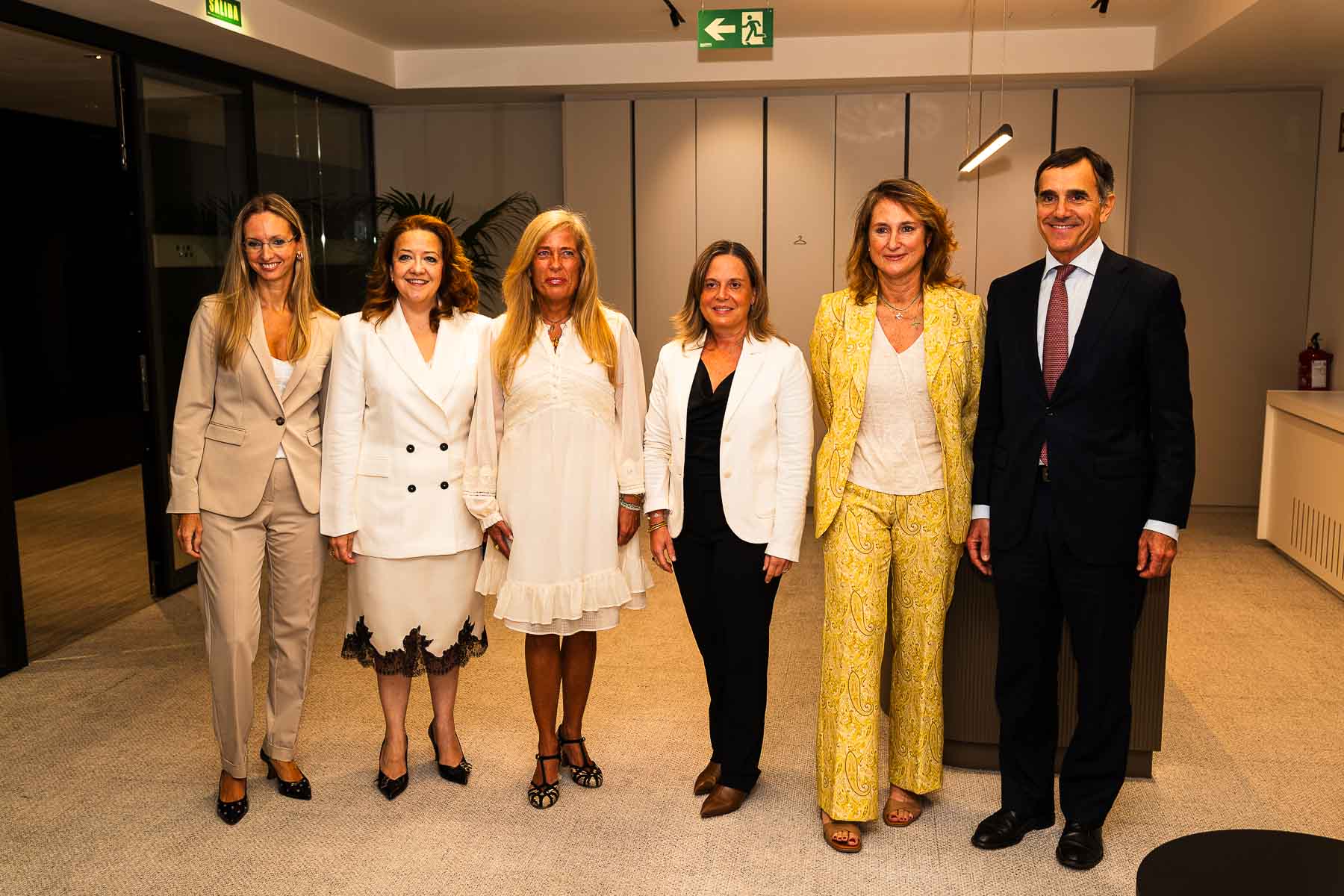 Laura Gutiérrez, Fátima Matute, Rocío Albert, Fina Lladós, María del Carmen Tejera, viceconsejera de Economía y Empleo de la Comunidad de Madrid; y Juan Yermo.